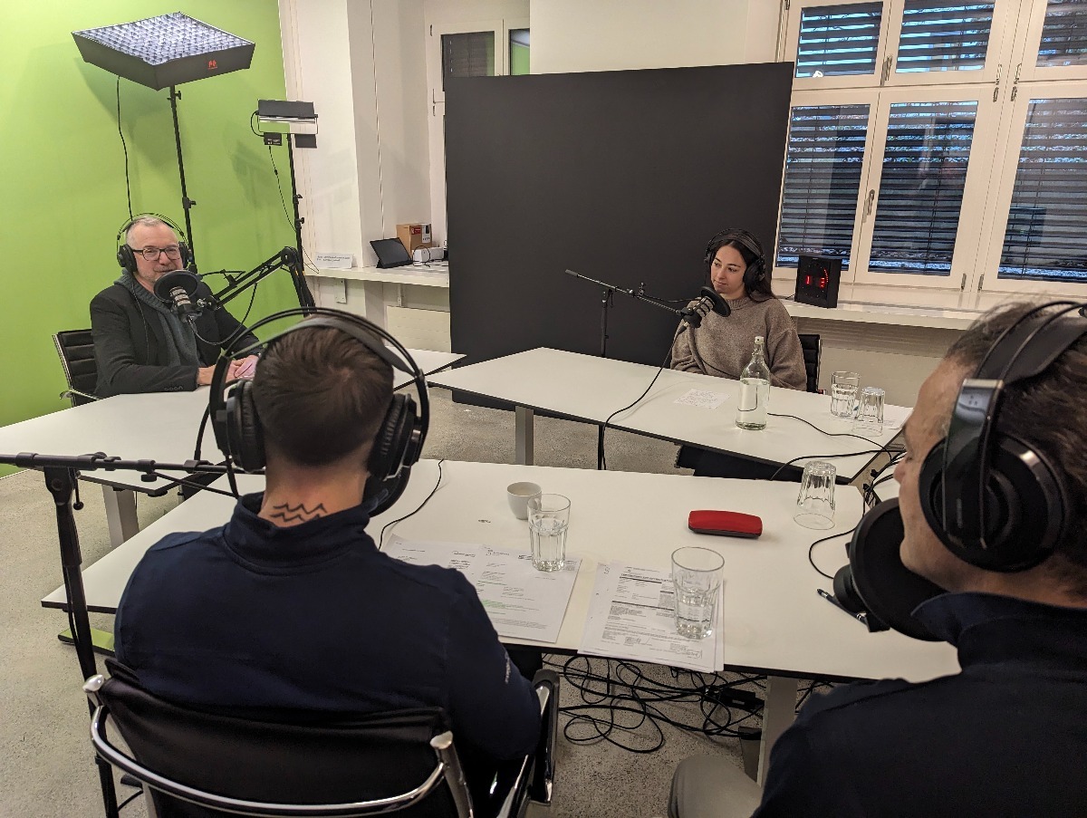 Patrick Rohr, Salome Motschi, Physiotherapeut Canice Schmid und Dr. Philipp Bannwart